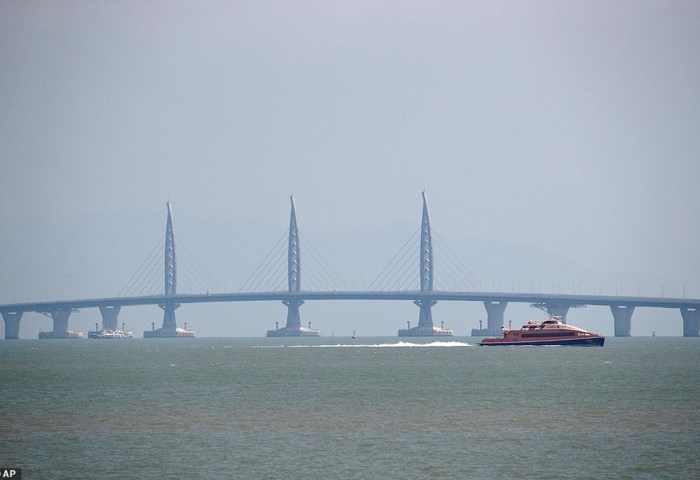 Toàn cảnh cây cầu vượt biển dài nhất thế giới của Trung Quốc - Anh 3