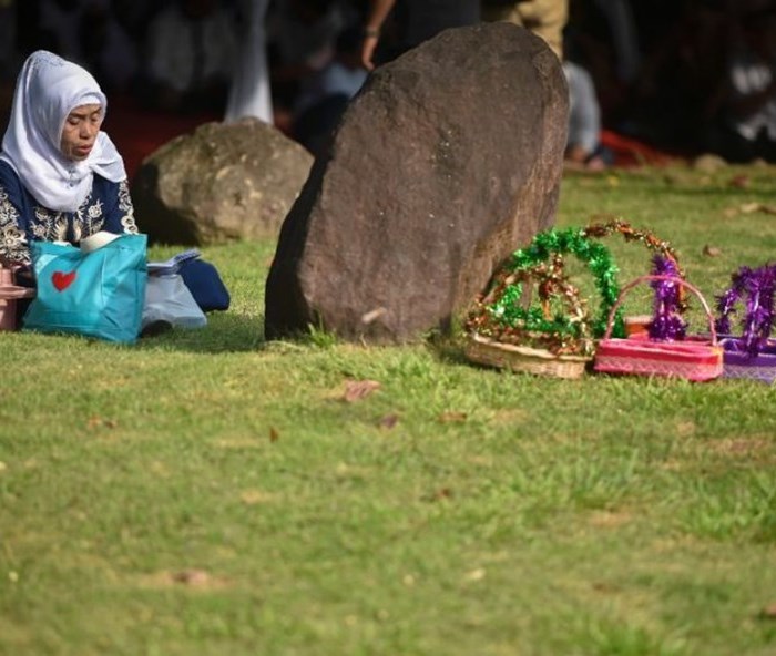 Indonesia tưởng nhớ nạn nhân đại sóng thần kinh hoàng năm 2004 - Anh 1