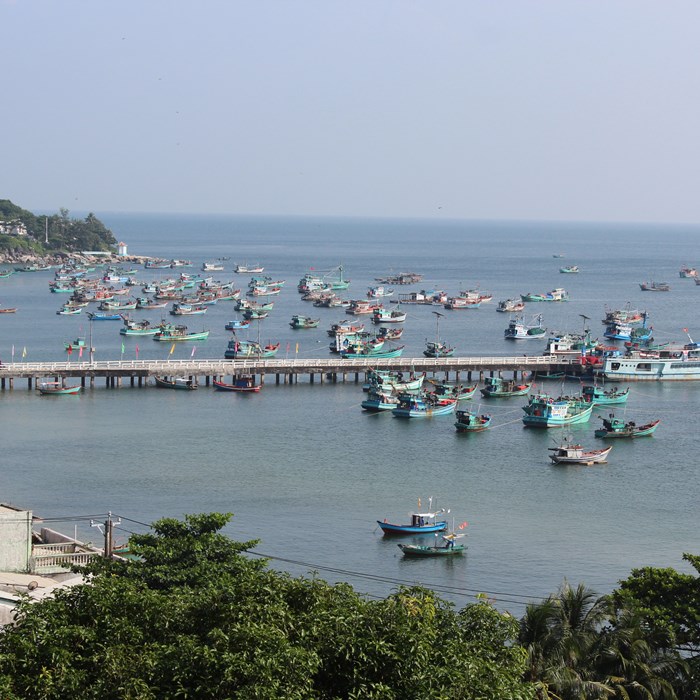 Kiên Giang: Khách du lịch còn kẹt lại đảo Nam Du do bão số 1 Pabuk - Anh 1