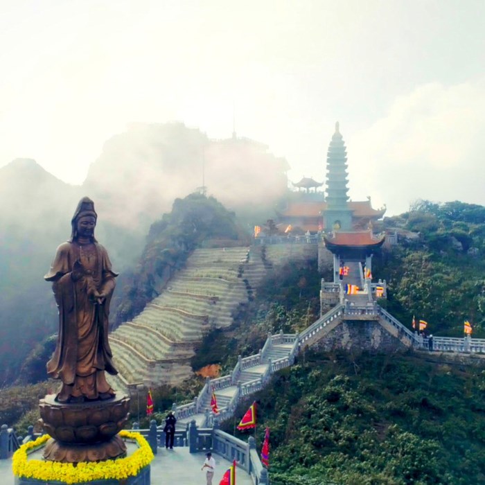 Tết Kỷ Hợi, Phật tử hẹn nhau nơi đỉnh thiêng Fansipan, chiêm bái xá lợi Phật trong lòng Đại tượng Phật cao nhất Việt Nam - Anh 11