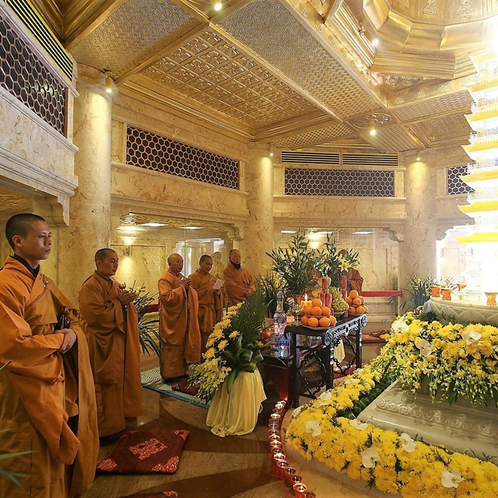 Tết Kỷ Hợi, Phật tử hẹn nhau nơi đỉnh thiêng Fansipan, chiêm bái xá lợi Phật trong lòng Đại tượng Phật cao nhất Việt Nam - Anh 14