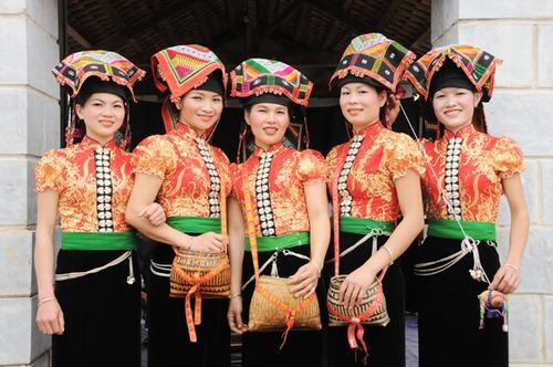 Đầu tư gần 223 tỉ đồng bảo tồn trang phục truyền thống các dân tộc thiểu số Việt Nam - Anh 1