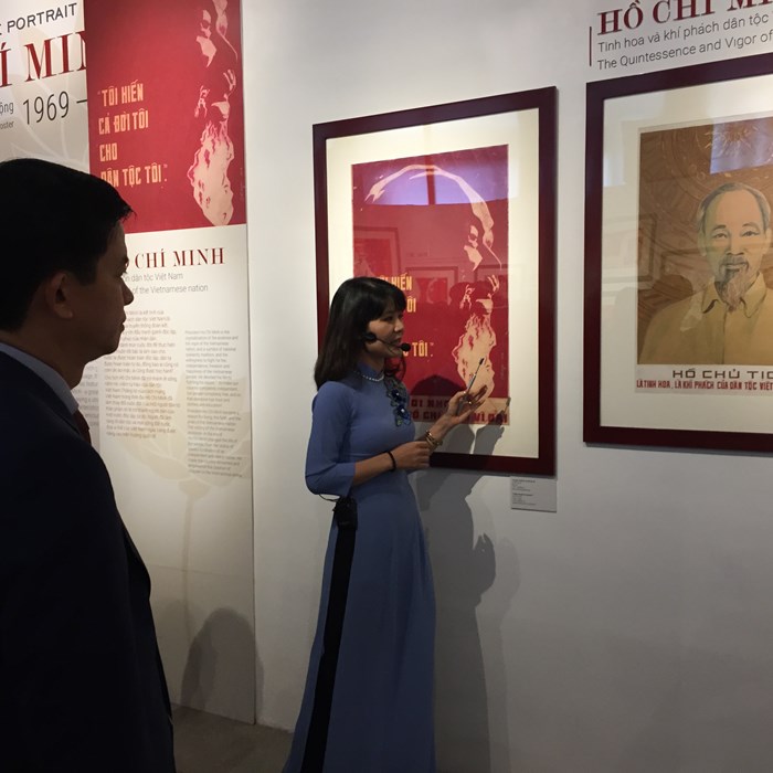 “Chân dung Hồ Chí Minh - Góc nhìn từ tranh cổ động”: Những câu chuyện xúc động - Anh 2