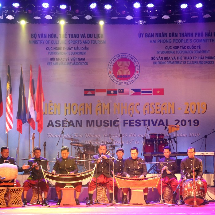 Liên hoan Âm nhạc ASEAN thắm tình hữu nghị và đoàn kết - Anh 9