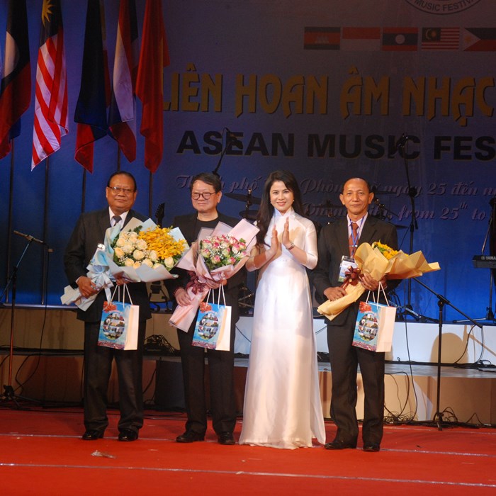 Liên hoan Âm nhạc ASEAN thắm tình hữu nghị và đoàn kết - Anh 1