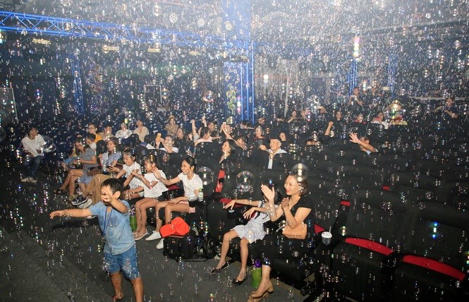 “Phù thủy bong bóng” Fan Yang dựng sân khấu thiếu nhi triệu đô ở Hà Nội - Anh 2