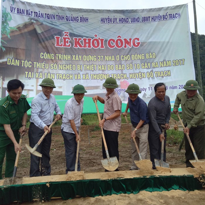 Quảng Bình: Khởi công xây dựng 37 nhà ở cho người Ma Coong - Anh 1