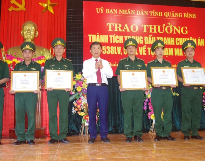 Quảng Bình: Trao thưởng  cho lực lượng phá chuyên án 48.000 viên ma túy - Anh 1