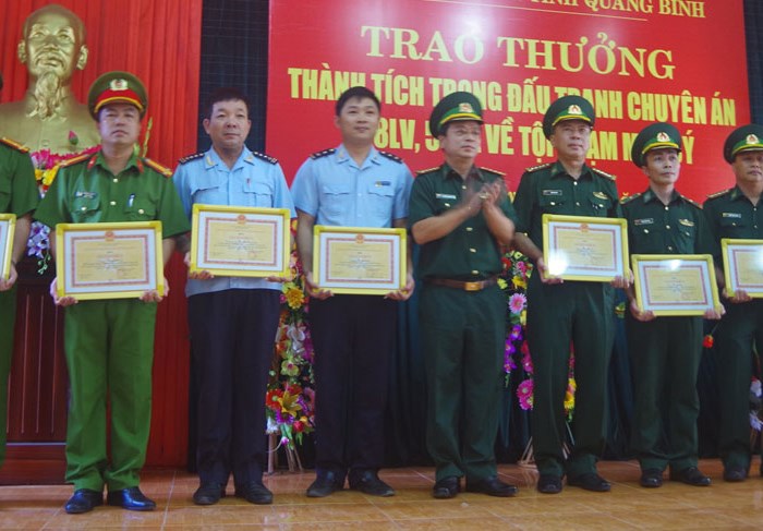 Quảng Bình: Trao thưởng  cho lực lượng phá chuyên án 48.000 viên ma túy - Anh 2