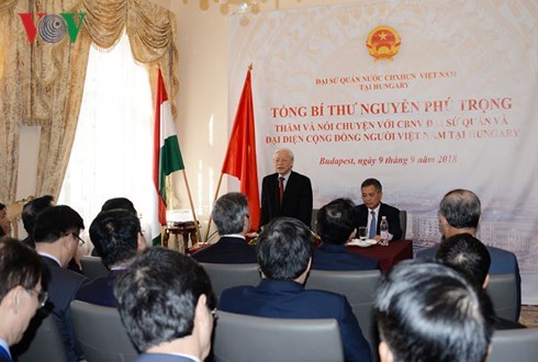 Tổng Bí thư: Mỗi người Việt hãy là cầu nối cho mối quan hệ với Hungary - Anh 1