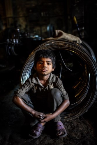 Câu chuyện đau lòng về những đứa trẻ phải “bán” tuổi thơ ở Bangladesh - Anh 12