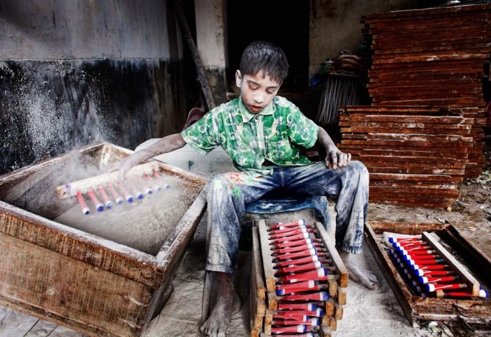 Câu chuyện đau lòng về những đứa trẻ phải “bán” tuổi thơ ở Bangladesh - Anh 14