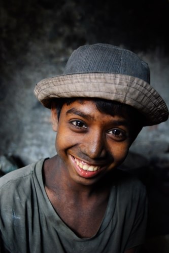 Câu chuyện đau lòng về những đứa trẻ phải “bán” tuổi thơ ở Bangladesh - Anh 19