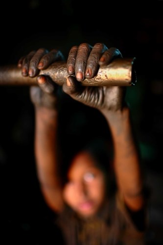 Câu chuyện đau lòng về những đứa trẻ phải “bán” tuổi thơ ở Bangladesh - Anh 7