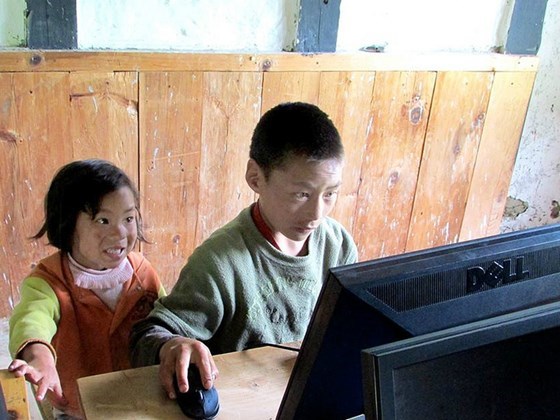 Bhutan đau đầu với tỷ lệ nghiện Internet tăng cao - Anh 1