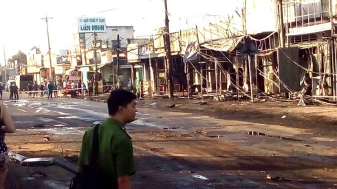 Bình Phước: Cháy xe bồn chở xăng, 6 người tử vong - Anh 2