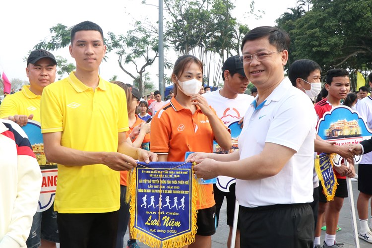 Thừa Thiên Huế: Hơn 1.700 người tham gia Ngày chạy Olympic và Giải Việt dã lần thứ 31 - Anh 2
