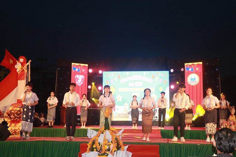 Lưu học sinh Lào tại Huế rộn ràng đón Tết cổ truyền Bunpimay - Anh 1