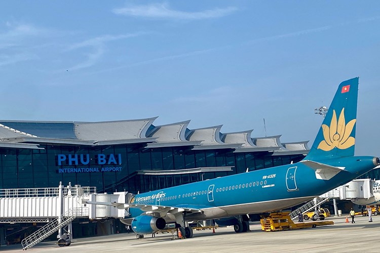 Chính thức đưa nhà ga T2 sân bay Phú Bài vào khai thác - Anh 1