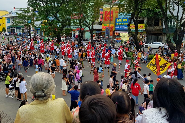 Thừa Thiên Huế đón 99.000 lượt khách trong 5 ngày lễ - Anh 1