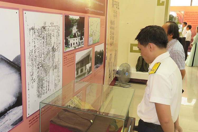 Khai mạc triển lãm “Nhật ký trong tù - Bảo vật quốc gia” - Anh 3