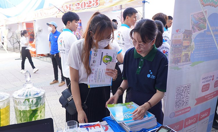 Thừa Thiên Huế: Hơn 8.000 vị trí tuyển dụng tại Ngày hội việc làm - tư vấn tuyển sinh - Anh 2