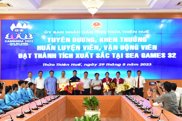 Thừa Thiên Huế khen thưởng các vận động viên đạt thành tích xuất sắc tại SEA Games 32 - Anh 1