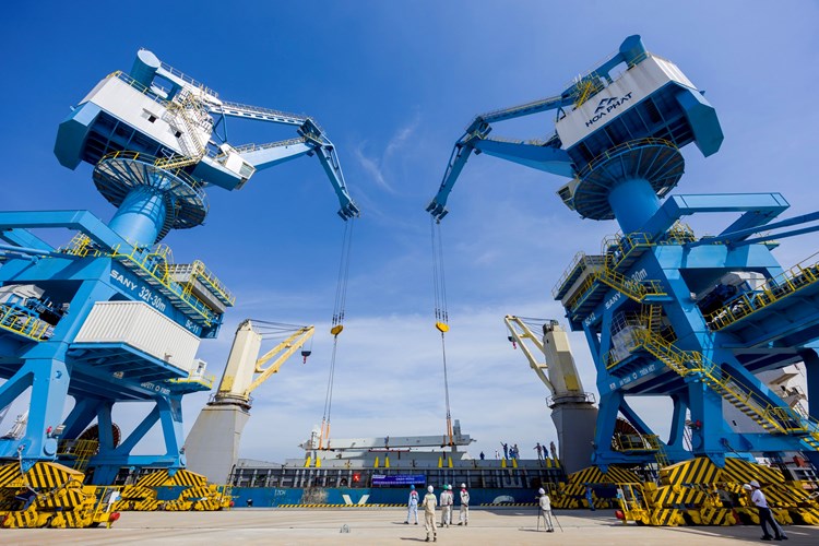 Cảng tổng hợp Container Hòa Phát Dung Quất đưa bến đầu tiên vào hoạt động - Anh 3
