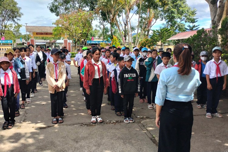 Thừa Thiên Huế: Đảm bảo môi trường giáo dục cho học sinh vùng cao - Anh 2
