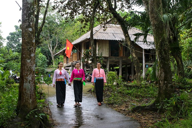 Làng Mường Quảng Nam vui Tết Độc lập - Anh 1