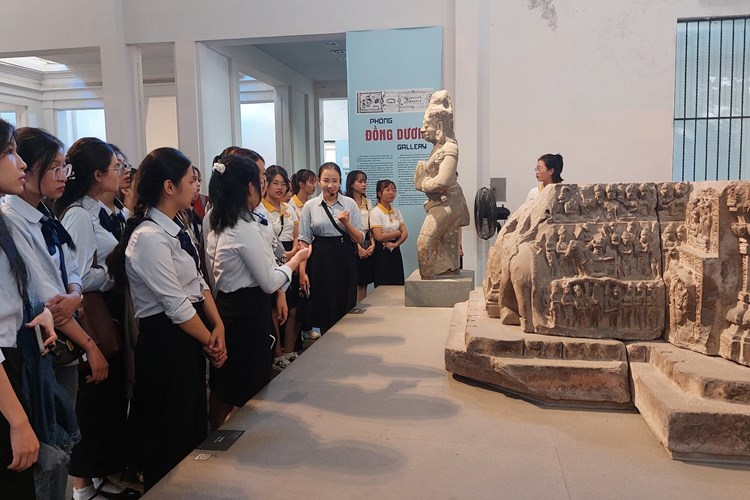 Bảo tàng điêu khắc Chăm Đà Nẵng tổ chức trao đổi học thuật về di sản - Anh 1