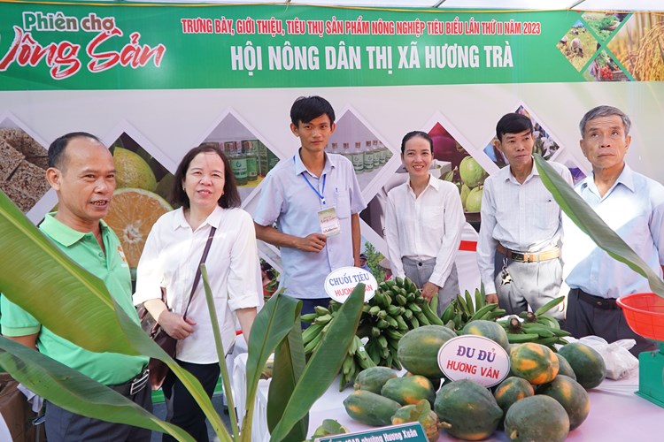 Trải nghiệm phiên chợ nông sản tại trung tâm thành phố Huế - Anh 6