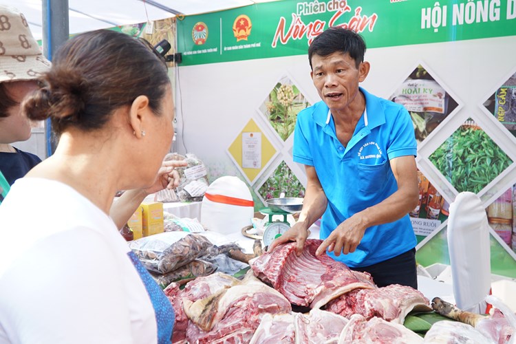 Trải nghiệm phiên chợ nông sản tại trung tâm thành phố Huế - Anh 4
