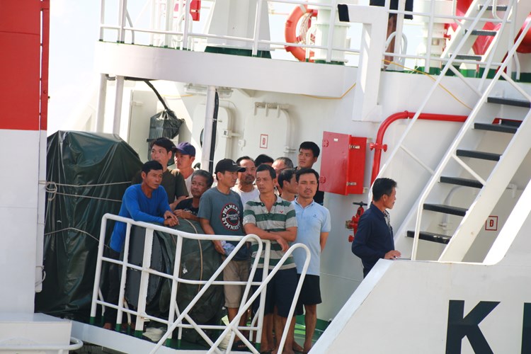 Kết thúc tìm kiếm 13 ngư dân mất tích trong vụ 2 tàu cá Quảng Nam bị chìm - Anh 1