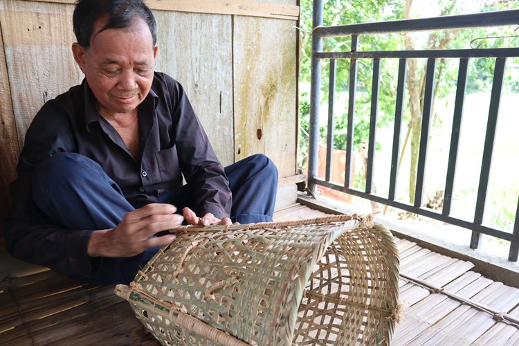 Quảng Ngãi: Người Hrê gìn giữ nghề đan lát truyền thống - Anh 2