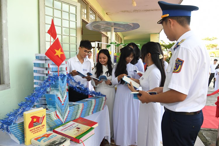 Học sinh Quảng Nam tham gia cuộc thi tìm hiểu biển, đảo, Luật Cảnh sát biển - Anh 2