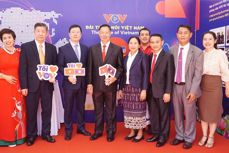 Ngày hội thắm tình hữu nghị đặc biệt Việt Nam - Lào - Anh 7