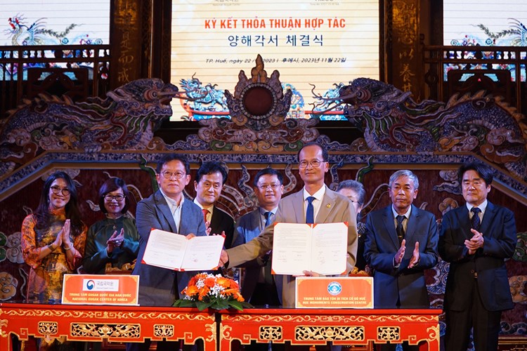 Thừa Thiên Huế đẩy mạnh hợp tác và giao lưu văn hóa nghệ thuật với Hàn Quốc - Anh 1