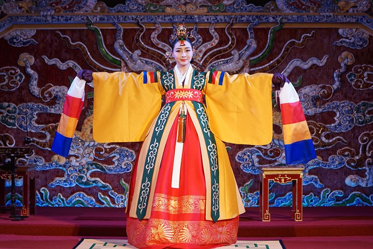Thừa Thiên Huế đẩy mạnh hợp tác và giao lưu văn hóa nghệ thuật với Hàn Quốc - Anh 3
