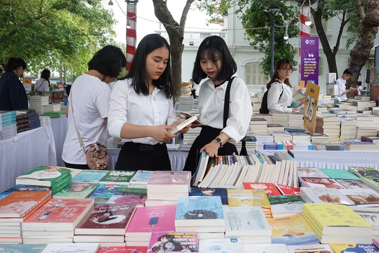 Lan tỏa văn hóa đọc trong học sinh xứ Huế - Anh 2