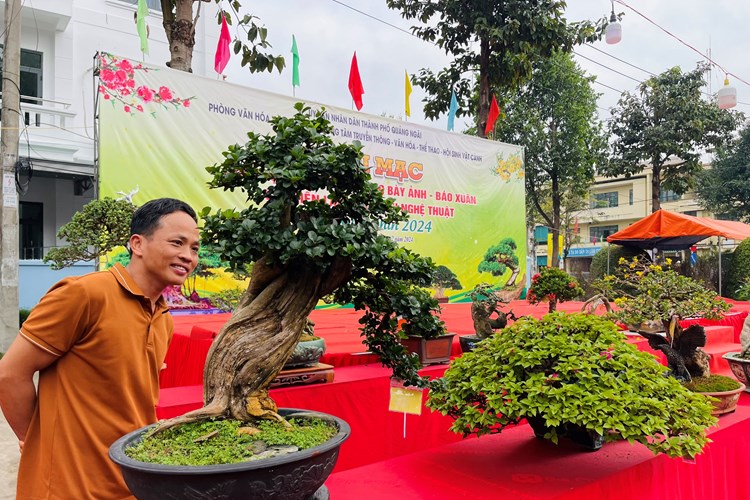 Đa dạng hoa, cây cảnh ở chợ hoa Xuân lớn nhất Quảng Ngãi - Anh 1
