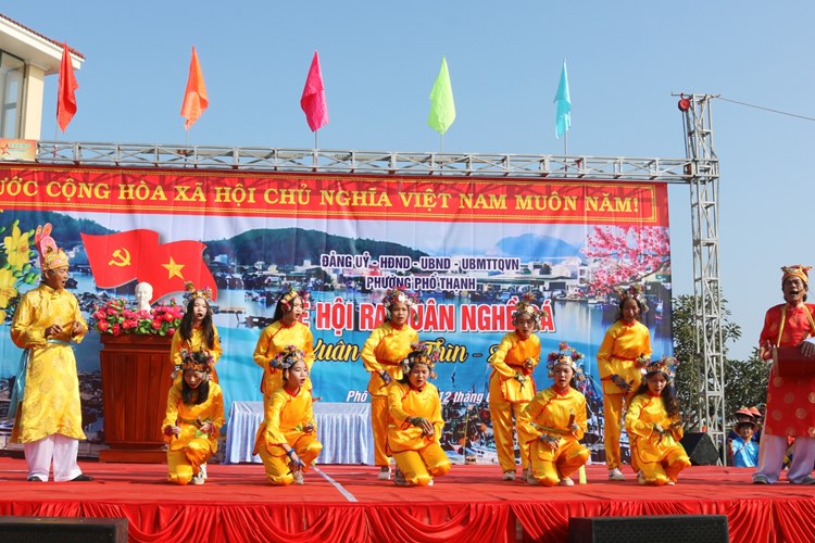 Quảng Ngãi: Tưng bừng Lễ ra quân nghề cá đầu năm ở Sa Huỳnh - Anh 1