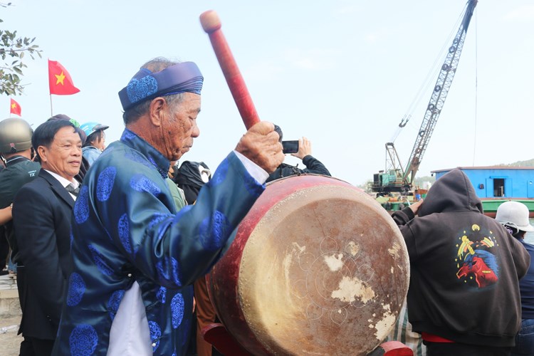 Quảng Ngãi: Tưng bừng Lễ ra quân nghề cá đầu năm ở Sa Huỳnh - Anh 2