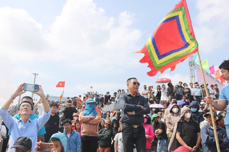 Quảng Ngãi: Tưng bừng Lễ ra quân nghề cá đầu năm ở Sa Huỳnh - Anh 3