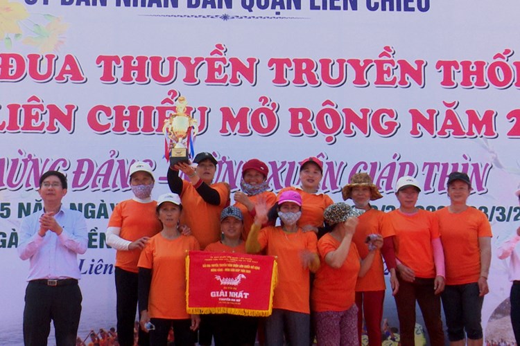 Đà Nẵng: Sôi nổi giải đua thuyền đầu năm trên sông Cu Đê - Anh 3