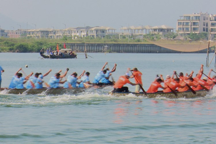 Đà Nẵng: Sôi nổi giải đua thuyền đầu năm trên sông Cu Đê - Anh 2