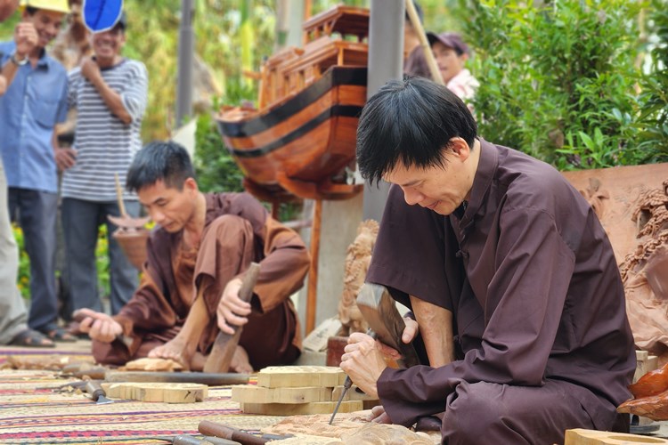 Khai hội làng nghề mộc Kim Bồng, Hội An - Anh 4