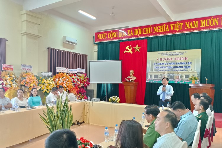Thư viện tỉnh Quảng Nam kỷ niệm 25 năm thành lập - Anh 1