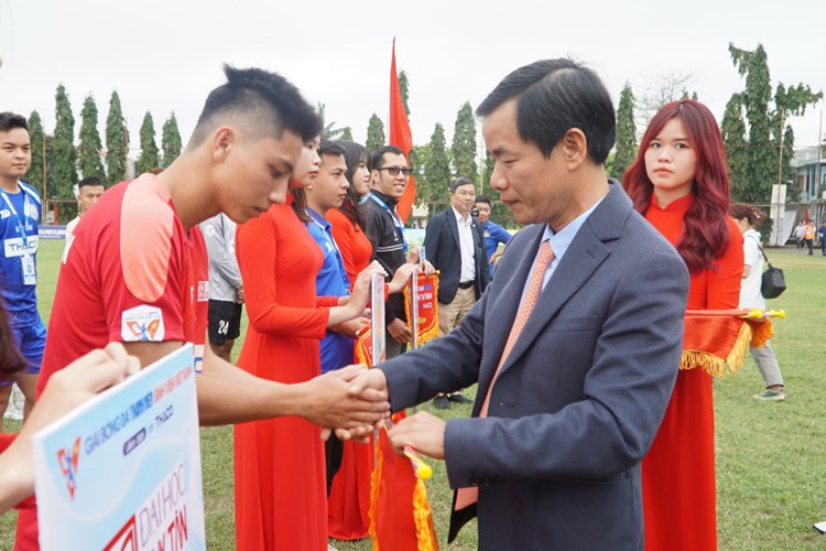 Giải bóng đá Thanh Niên sinh viên VN: Đương kim vô địch Đại học Huế bị cầm hòa ngay trận ra quân - Anh 2