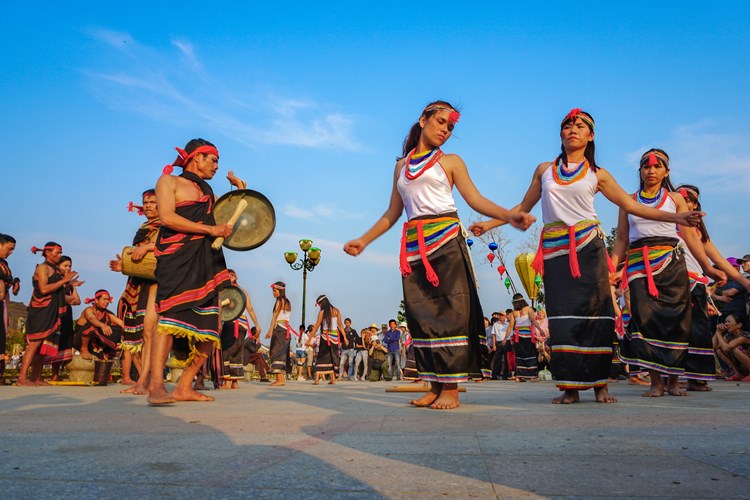 Quảng Nam: Triển khai thực hiện Dự án 6 bảo tồn, phát huy văn hóa truyền thống dân tộc thiểu số gắn với phát triển du lịch - Anh 1